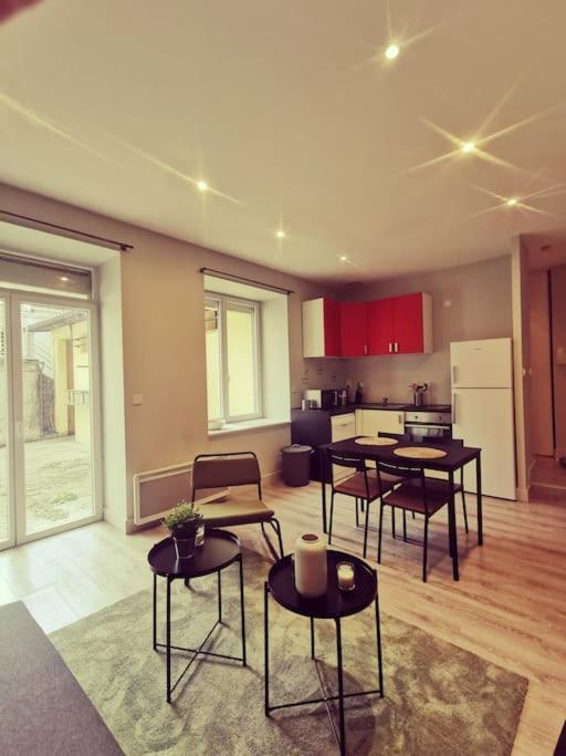 Vienne: Appartement Au Coeur Du Centre Historique 비엔 외부 사진