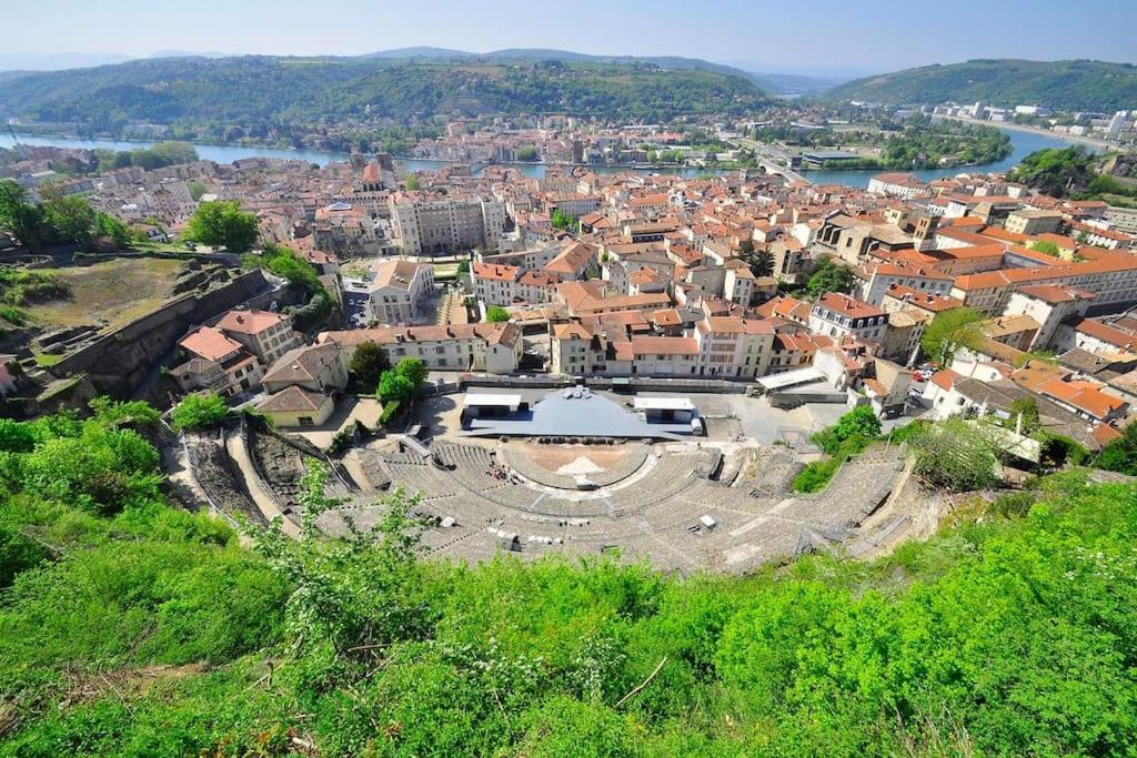 Vienne: Appartement Au Coeur Du Centre Historique 비엔 외부 사진