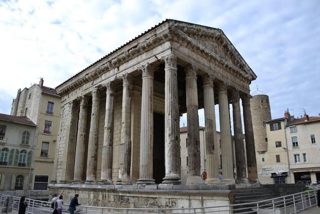 Vienne: Appartement Au Coeur Du Centre Historique 비엔 외부 사진